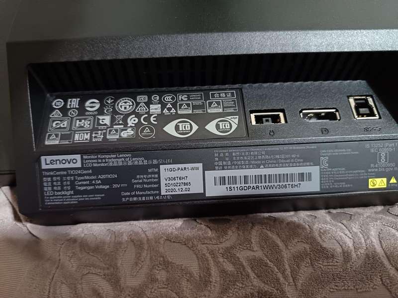 ThinkCentre tio 24 gen 4