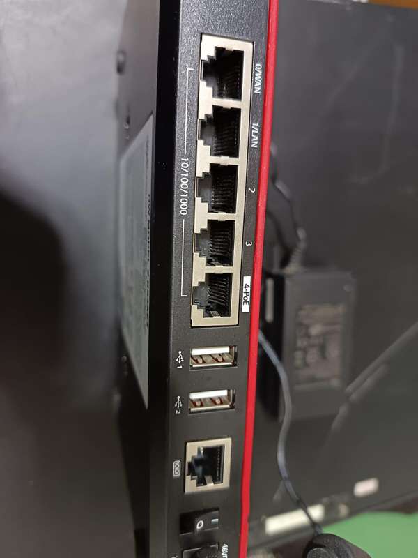 WatchGuard Firebox T30 Firewall Security Appliance HW Model BS3AE5 w/ Adapter