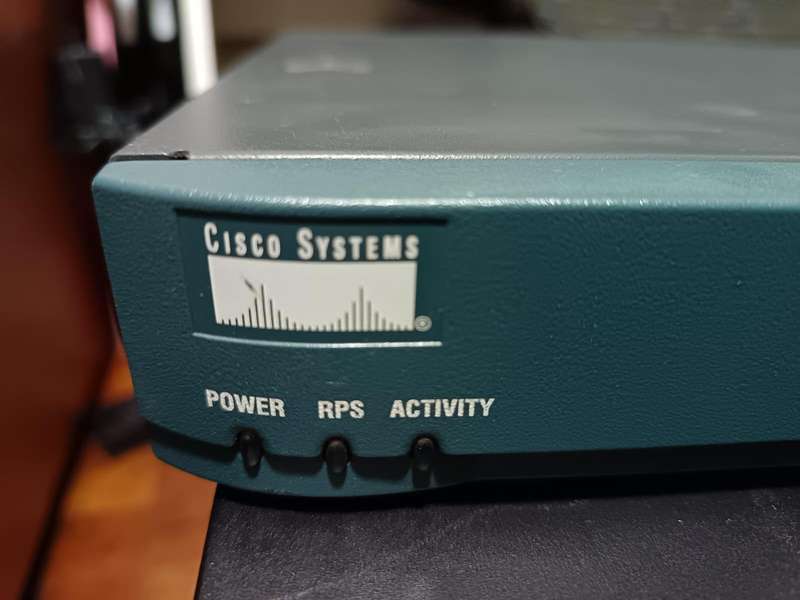 CISCO 2600 SERIES  Network Switch