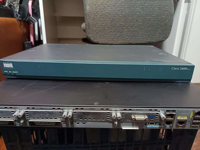 CISCO 2600 SERIES  Network Switch