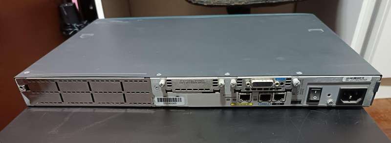 CISCO 2600 SERIES  Network Switch