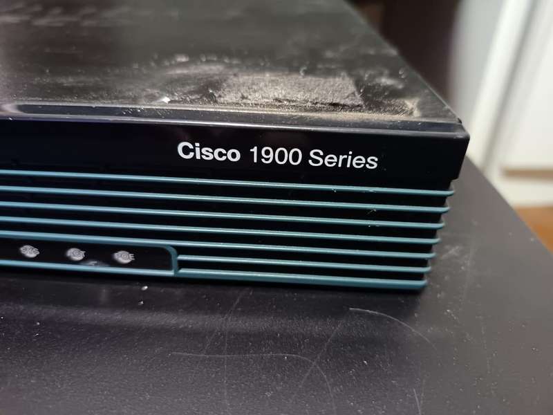 CISCO 1900 SERIES  ETHERNET ROUTER Network Switch