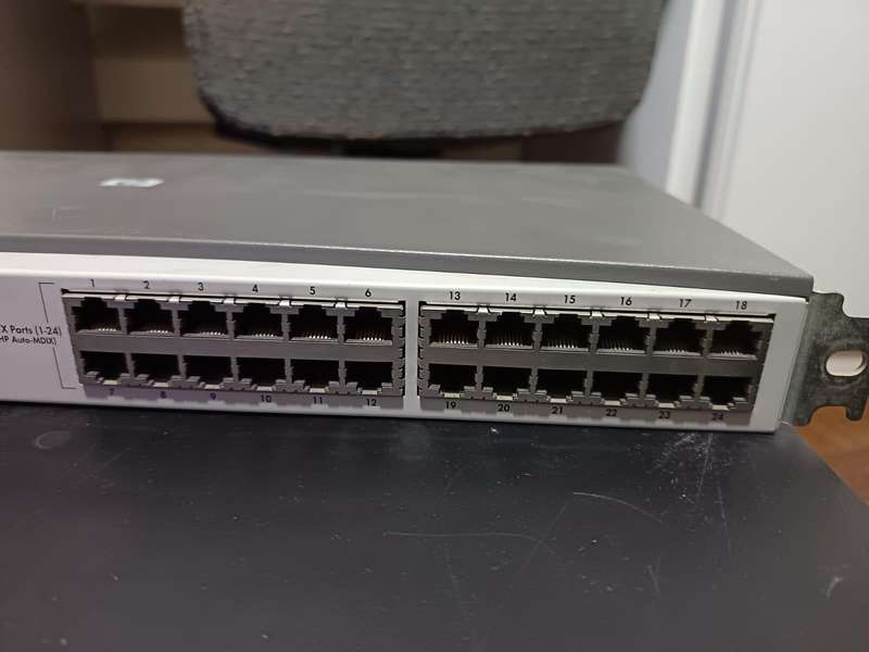 HP ProCurve Switch 2124 J4868A  - network switch