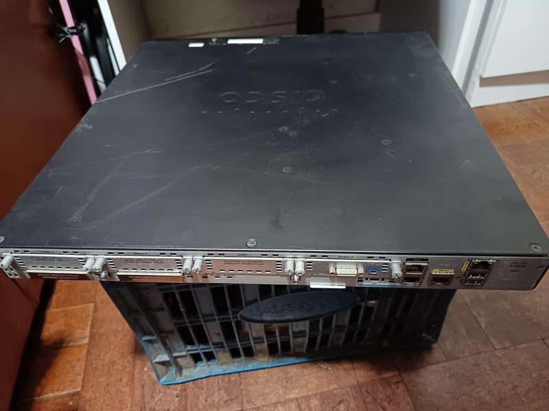 CISCO 2900 SERIES  CISCO 2901 ETHERNET ROUTER Network Switch