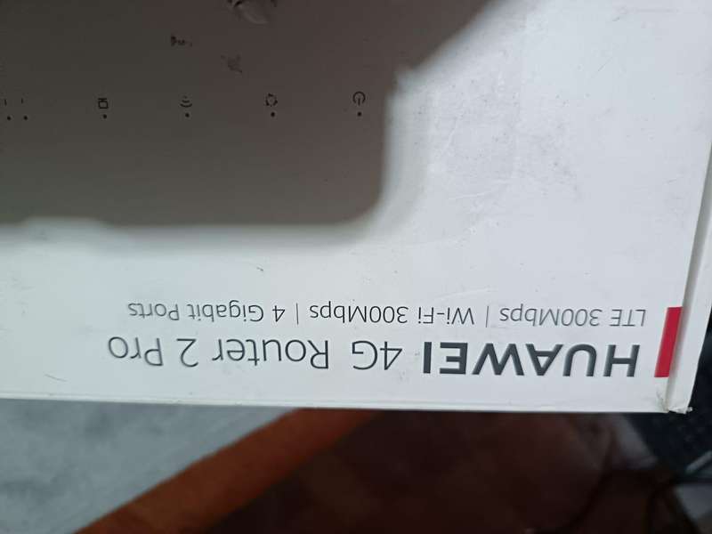 HUAWEI 4G Router 2 Pro B612-233 CAT7 300 Mbps.  (It take a SIM CARD)