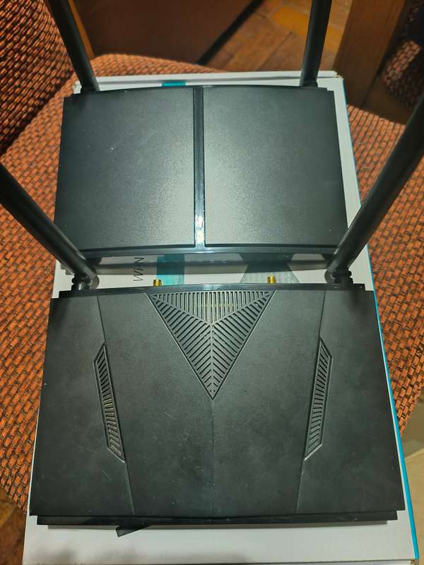 D-LINK DWR-956M 4G LTe router (It take a sim card)