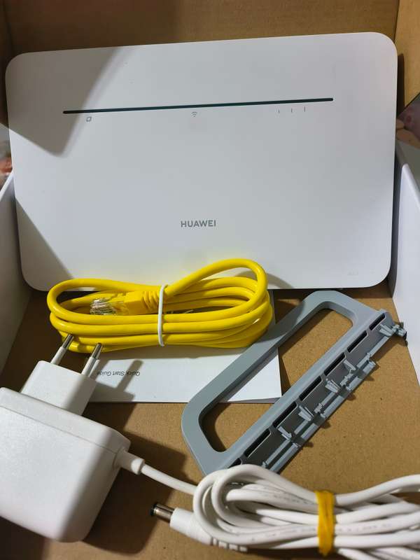 Latest Huawei 4G Router 3 Pro model B535-932a (It take a SIM CARD) up 64 users