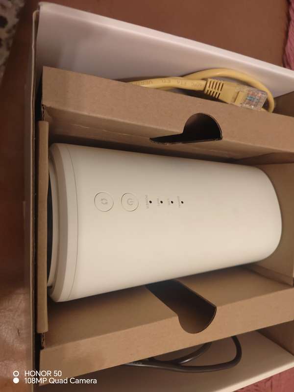 Huawei B528S-23A 4G/ LTE 300 Mbps Wi-Fi Router