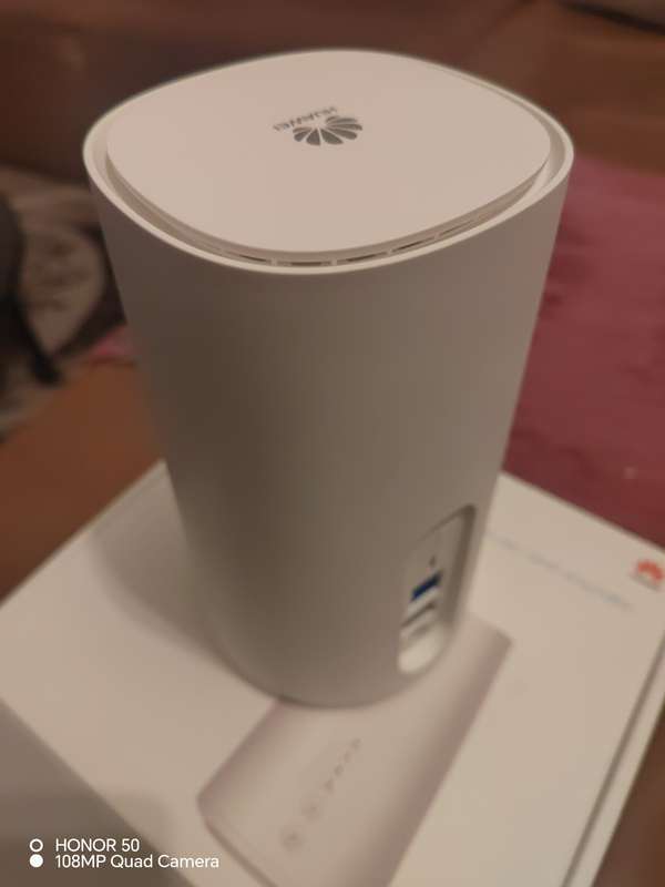 Huawei B528S-23A 4G/ LTE 300 Mbps Wi-Fi Router