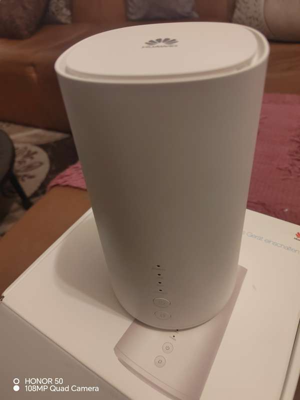 Huawei B528S-23A 4G/ LTE 300 Mbps Wi-Fi Router
