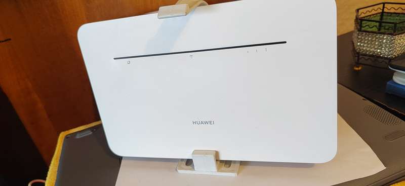 Latest Huawei 4G Router 3 Pro model B535-932a (It take a SIM CARD) up 64 users