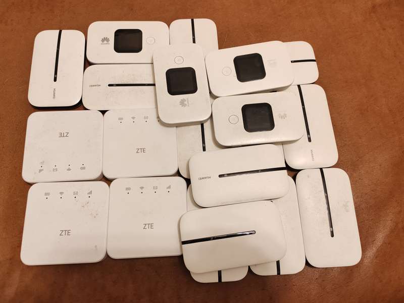 HUAWEI Mobile Wifi E5577Fs - 932  4G LTE Router