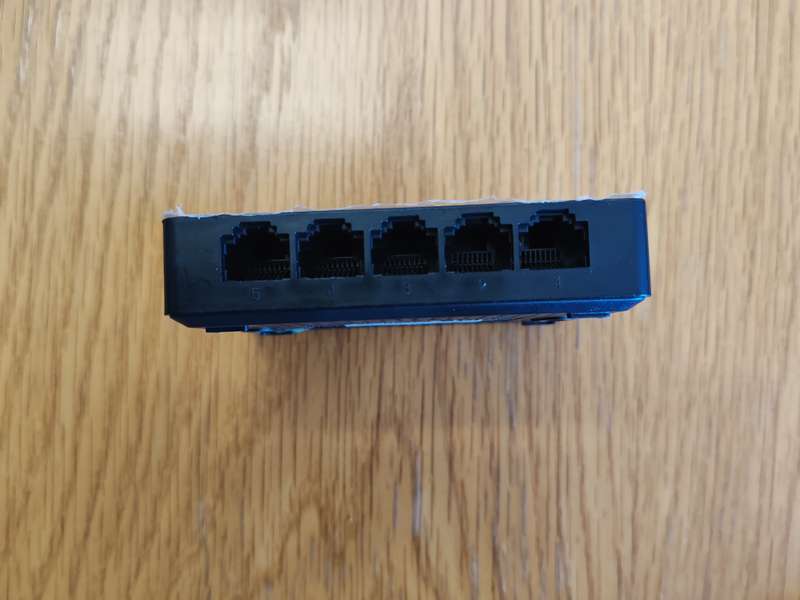 5- port/600mA Dektop Switch model:SG105