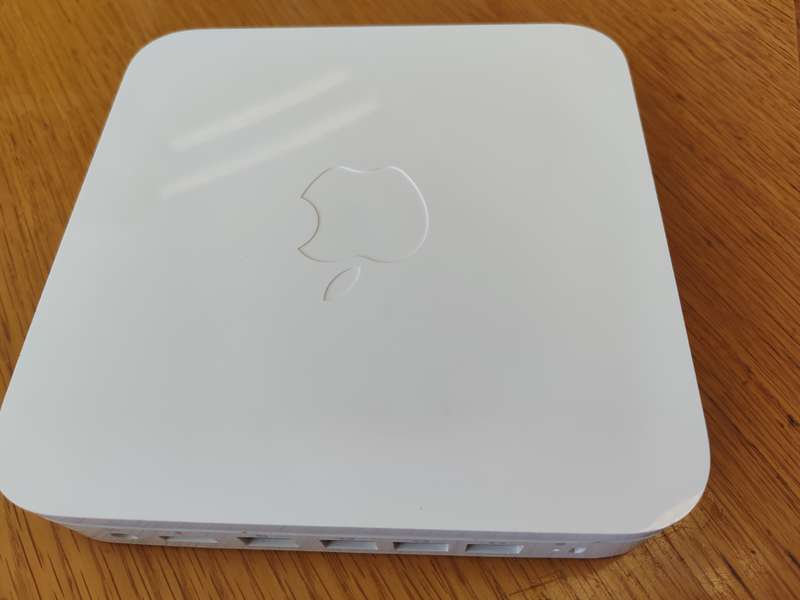 Apple AirPort Extreme Base Station A1143