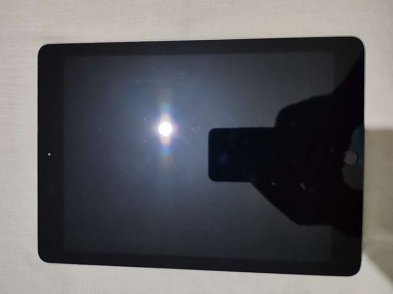 IPad 6th gen 32gb 4G and wifi clean condition