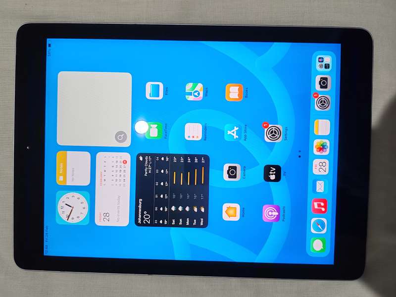 IPad 6th gen 32gb 4G and wifi clean condition