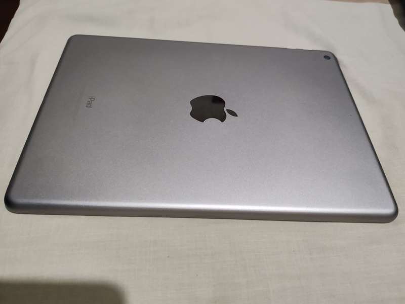 IPad 6th gen 32gb 4G and wifi clean condition