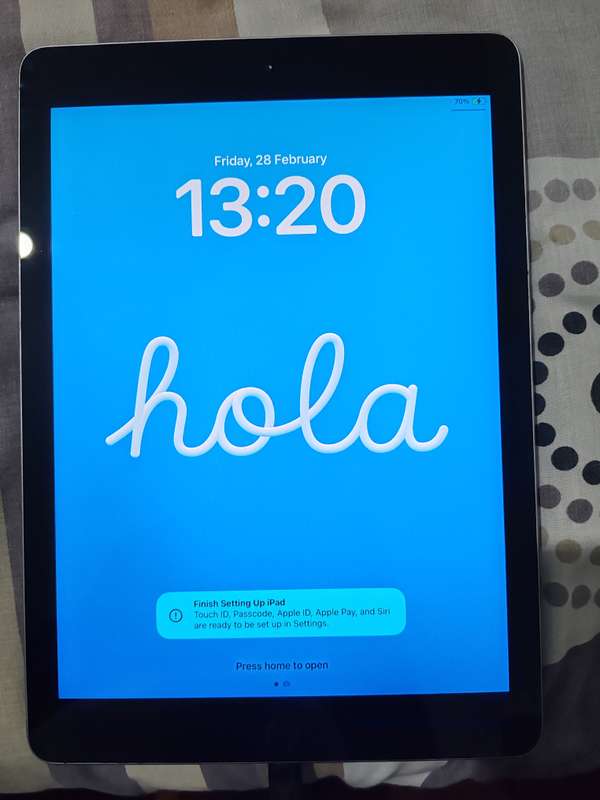 IPad 6th gen 32gb 4G and wifi clean condition