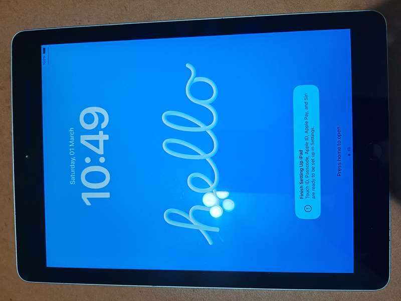 IPad 6th gen 32gb 4G and wifi clean condition