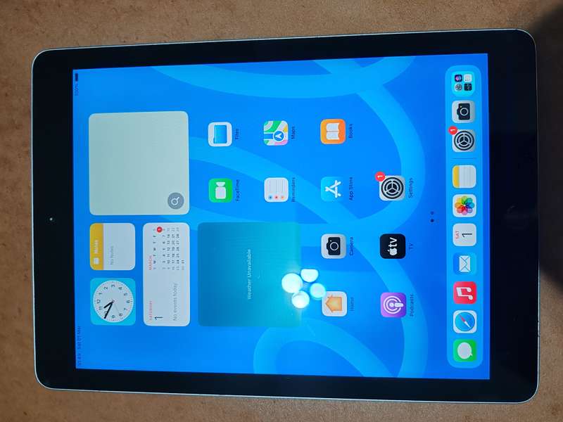 IPad 6th gen 32gb 4G and wifi clean condition