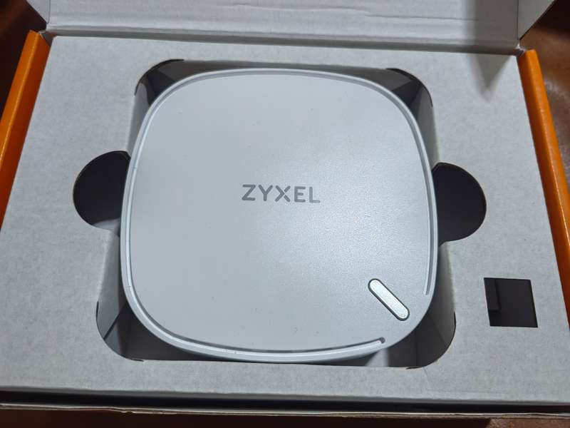 ZYXEL LTE3202-M432 ROUTER (It take a SIM CARD)