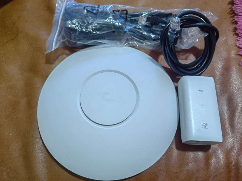 Ubiquiti UniFi AP  AC PRO