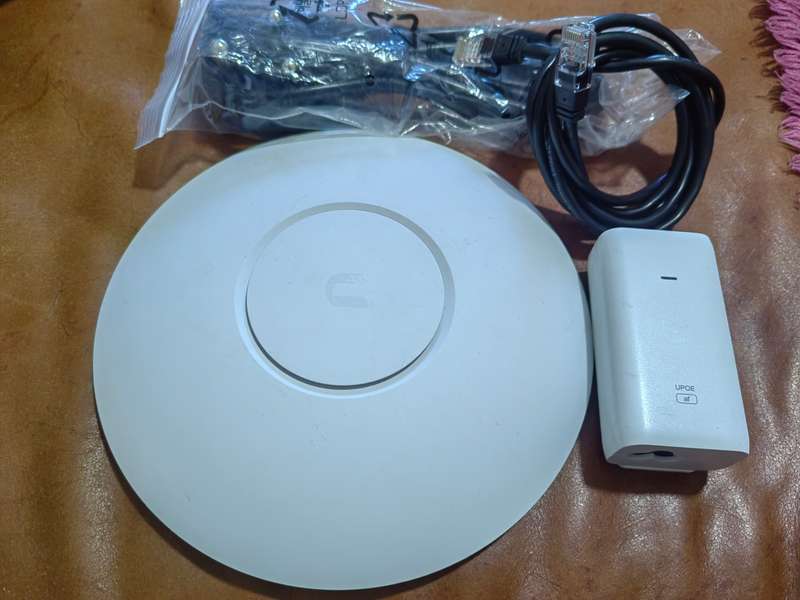 Ubiquiti UniFi AP  AC PRO
