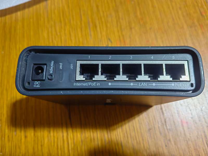 MikroTik hAP lite SOHO 2GHz WiFi Router(It does not take a SIM CARD)