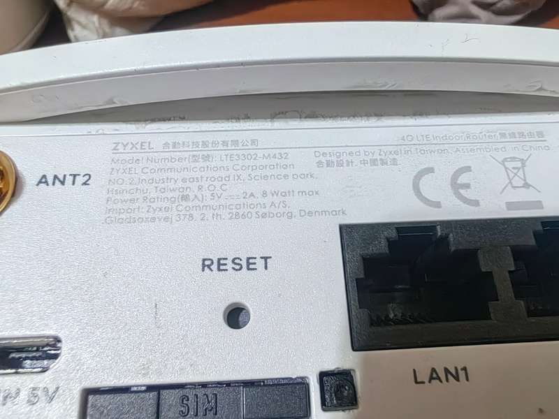 ZYXEL LTE3202-M432 ROUTER (It take a SIM CARD)