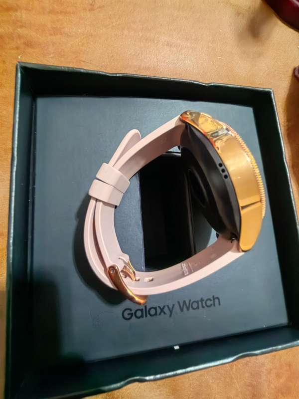SAMSUNG  GALAXY WATCH SM-R810