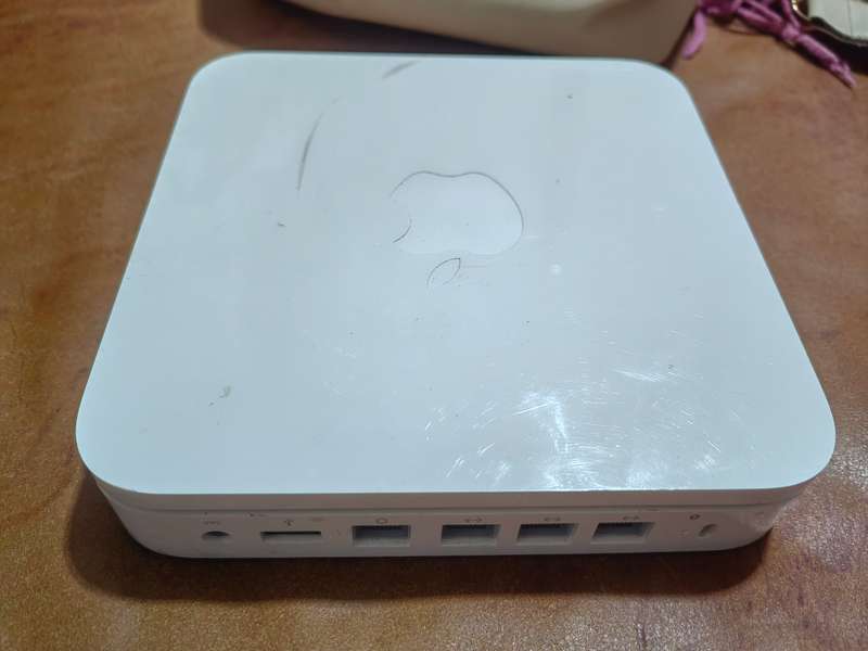 Apple  A1408 AirPort Extreme Base Station Dual Band Wireless Wi-Fi Router