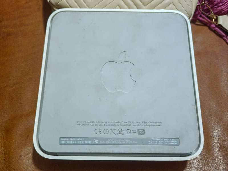 Apple  A1408 AirPort Extreme Base Station Dual Band Wireless Wi-Fi Router