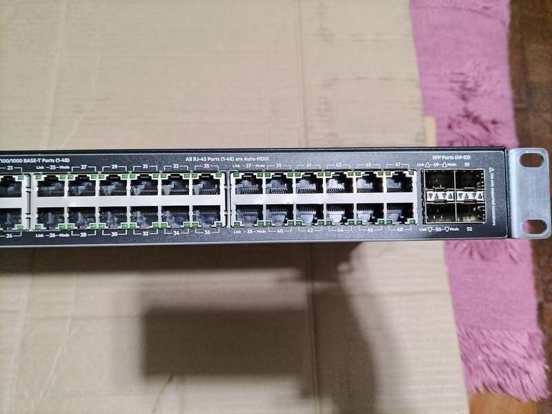 HP Aruba 2530 J9775A  - network switch