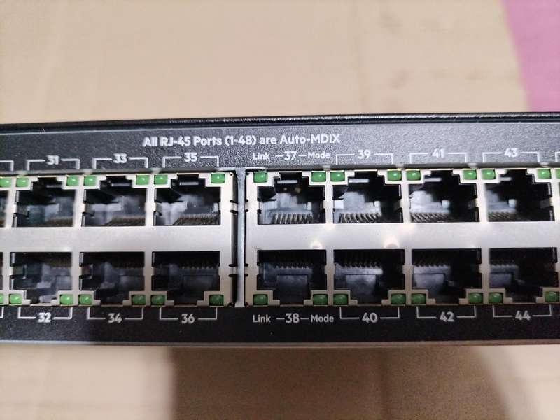 HP Aruba 2530 J9775A  - network switch