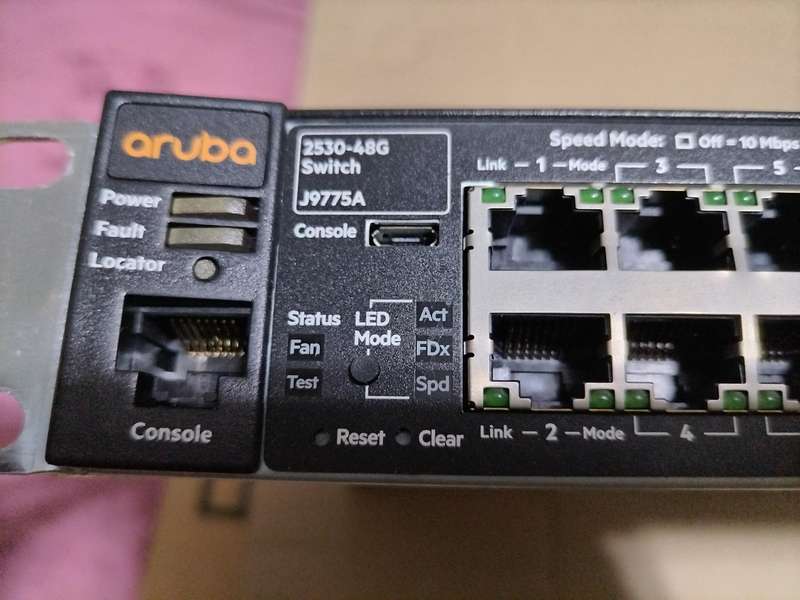 HP Aruba 2530 J9775A  - network switch