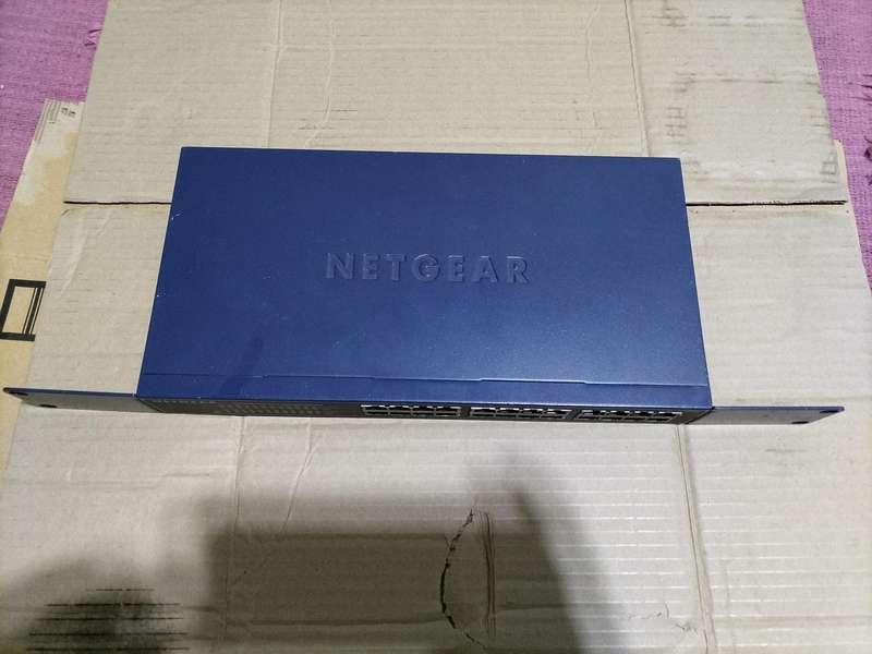 Netgear FS 726TP  - network switch