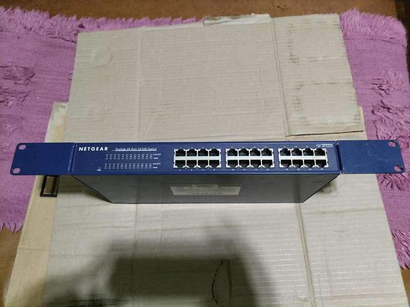 Netgear FS 726TP  - network switch