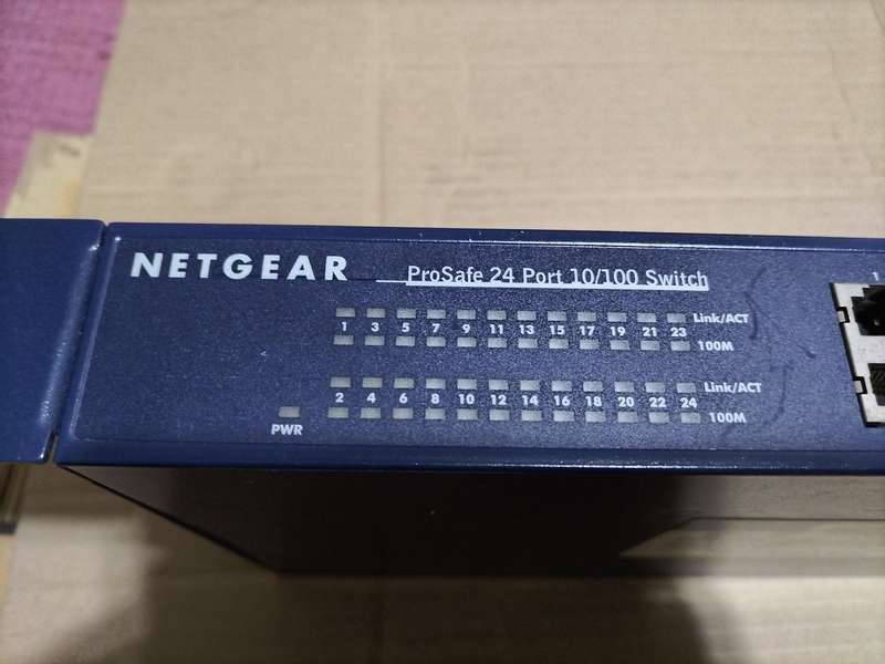 Netgear FS 726TP  - network switch