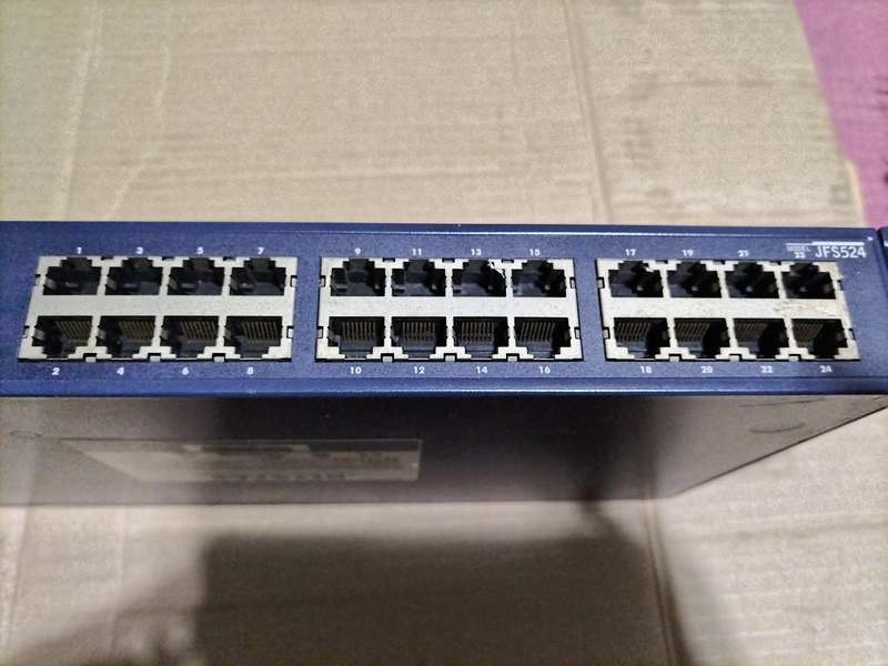 Netgear FS 726TP  - network switch