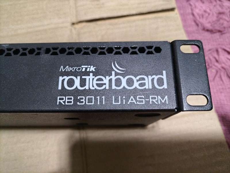 MikroTik  routerboard RB 3011 UiAS-RM