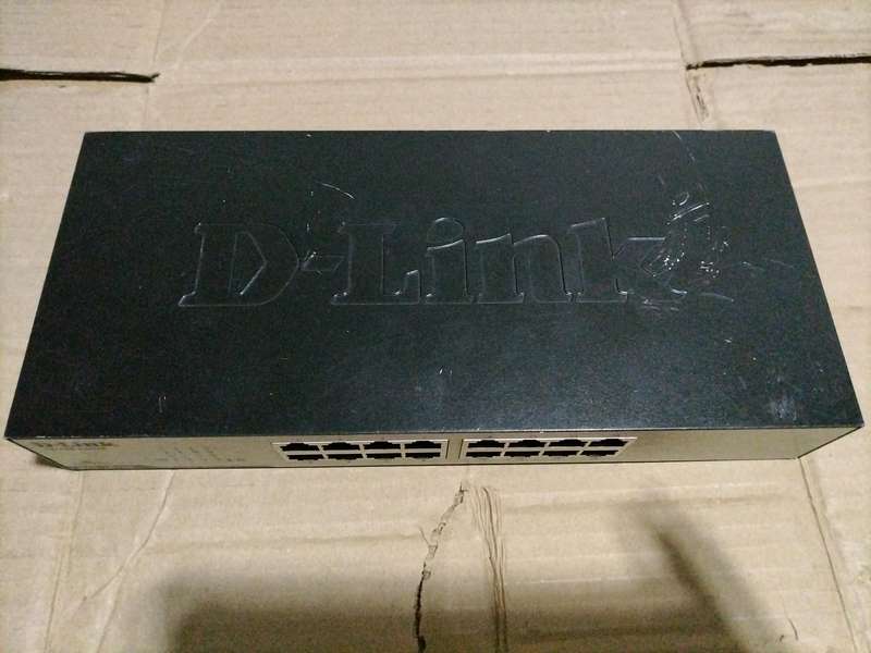 D-LINK  SWITCH DES-1016D