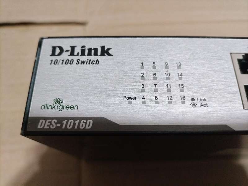 D-LINK  SWITCH DES-1016D