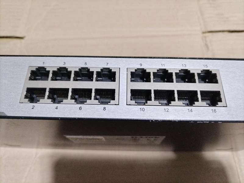 D-LINK  SWITCH DES-1016D