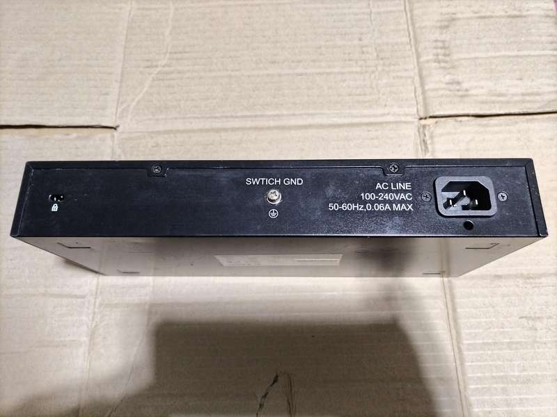 D-LINK  SWITCH DES-1016D