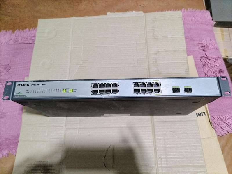 D-LINK  SWITCH DGS-1216T