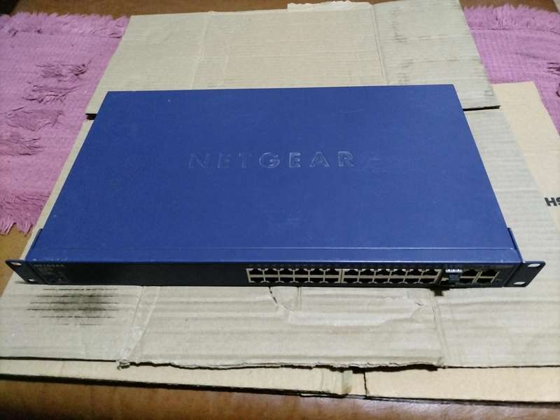 Netgear FS524  - network switch