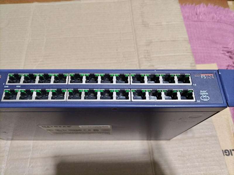 Netgear FS524  - network switch