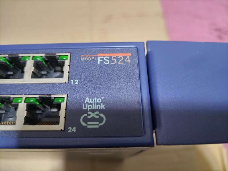 Netgear FS524  - network switch