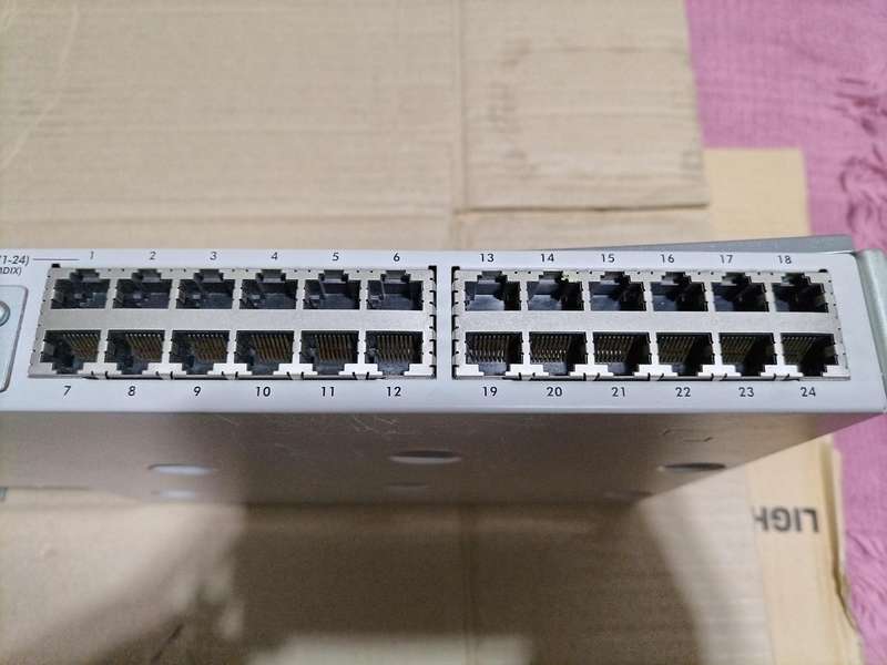 HP ProCurve Switch 2324 J4818A  - network switch