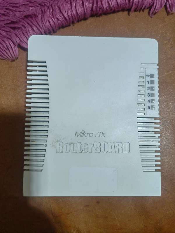 MikroTik  routerboard RB951Ui-2HnD network switch